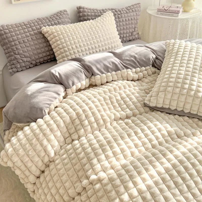 Sängkläder sätter dubbelsidig förtjockad mjölk korallfleece säng fyrdel monterad ark vinter flanell plysch täcke täcke