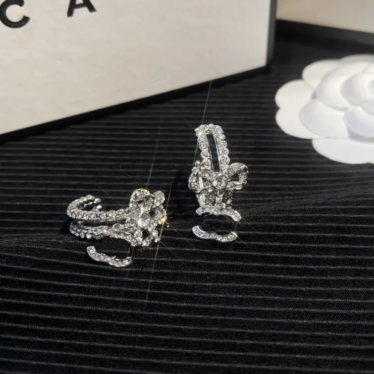 Classique Argent Diamant Timbre Boucles D'oreilles De Luxe Designer Boucles D'oreilles Femmes Vintage Style Bijoux Cadeaux Exquis Pour Hommes Et Femmes De Luxe Correspondant Couples Avec Boîte