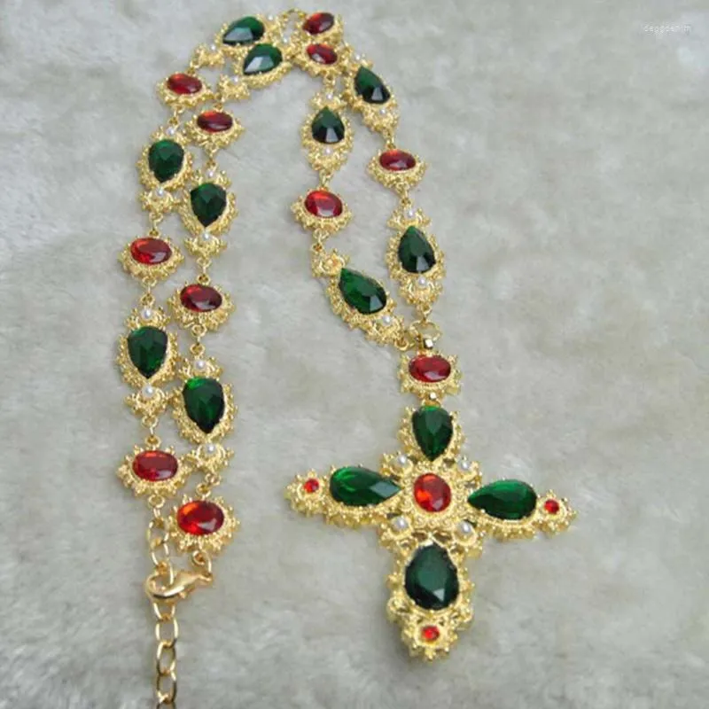 Collane con ciondolo Collana con croce con stile barocco vintage Accessori per abbigliamento da donna in cristallo colorato di alta qualità