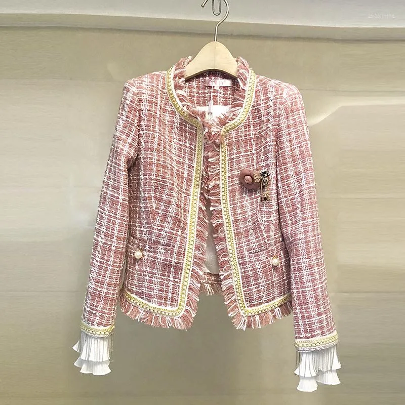 Kvinnorjackor Tassel Plaid Tweed Women Ruffles Autumn Winter Coat Bomber Jacket Vintage Ytterkläder beskurna rosa pärlor 2023 A505