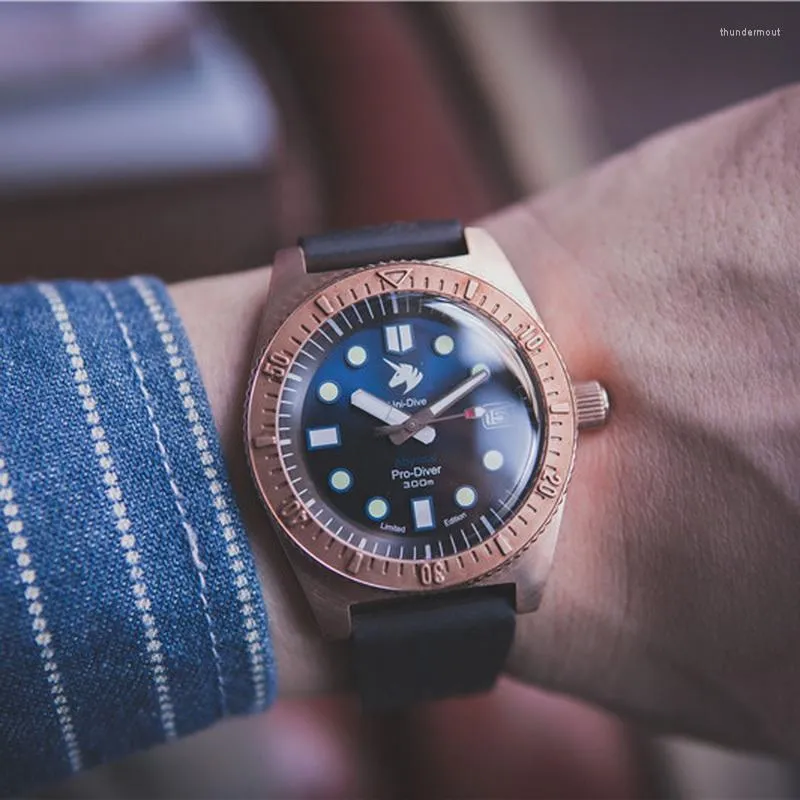 Armbanduhren Proxima Herren-Taucheruhren Bronze Herren Automatische Mechanische Armbanduhr 300M Wasserdichte leuchtende Blase Saphir NH35 Gummi