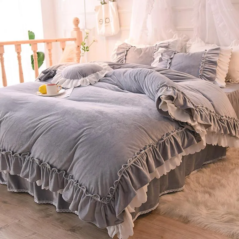 Bedding define a cama de veludo de cristal de inverno de ponta de quatro peças capa grossa de edredão de edredão de princesa dormindo 2,0m de saia