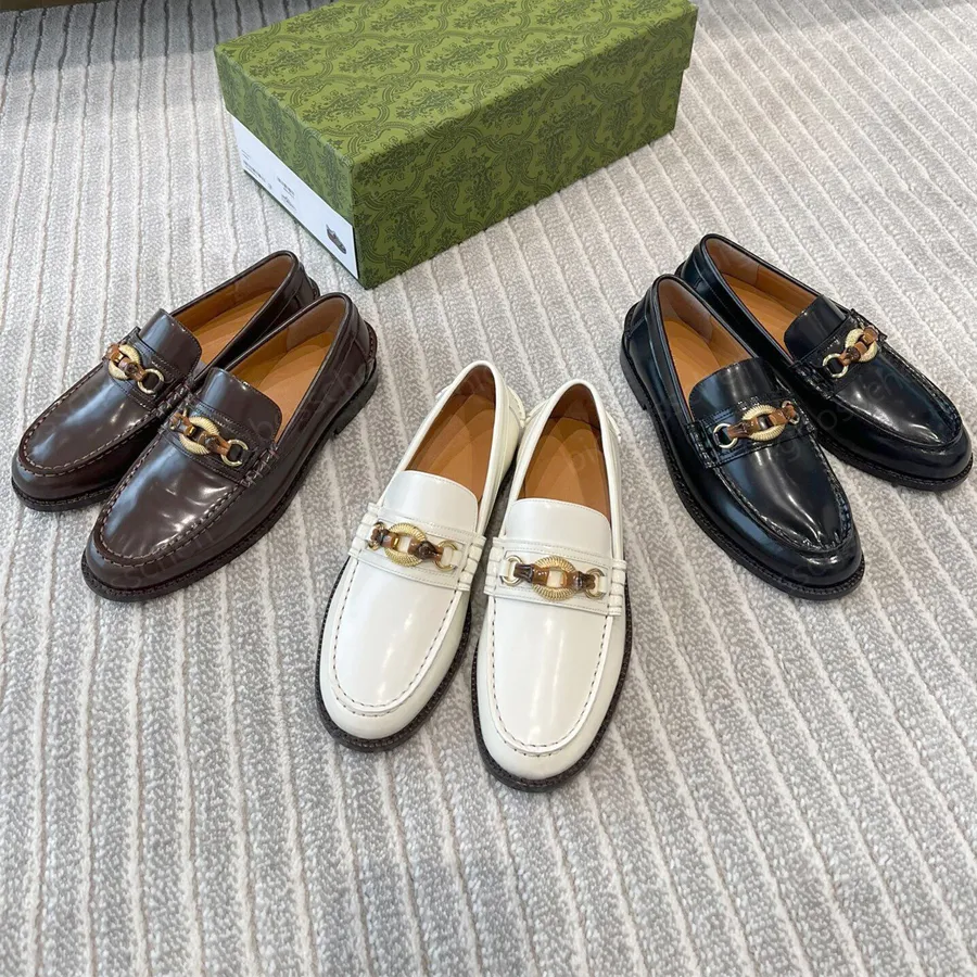 Toppdesigner klänningskor kvinnors formella skor mode retro handgjorda ko patent läder platt klack båtskor klassiska låsande kontor karriär loafers