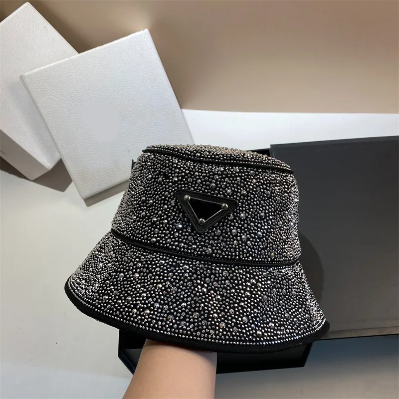 Designer Hat Brand Letter Cap dames omgekeerde driehoek water diamant visser hoed veer azijnzuur stof ontwerpers heren dames emmer hoed gemonteerde hoeden zonnedop