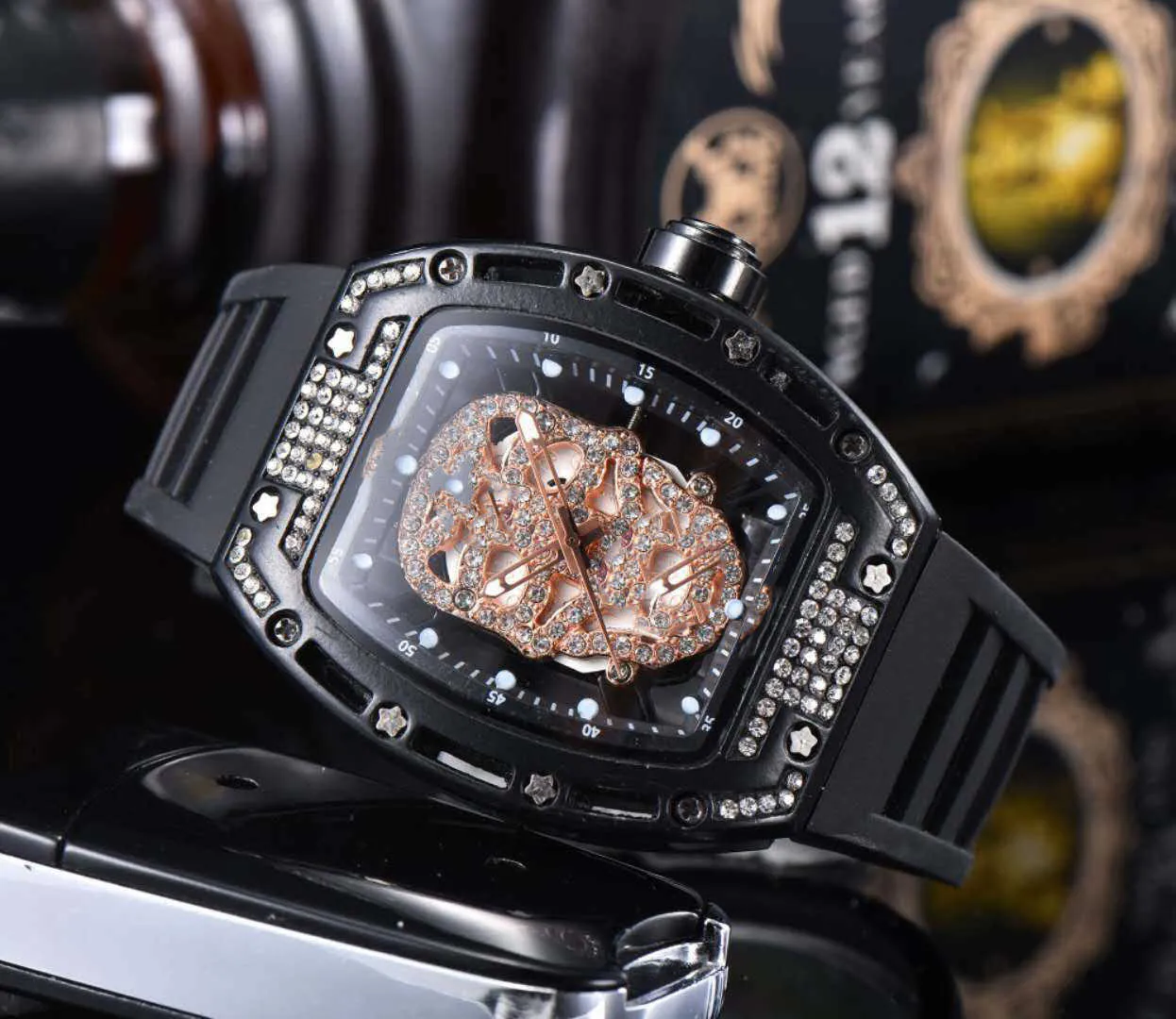 Lyxvarumärke män högkvalitativ diamantkvarts titta på ihåligt glas baksida rostfritt stål fodral gummi klocka
