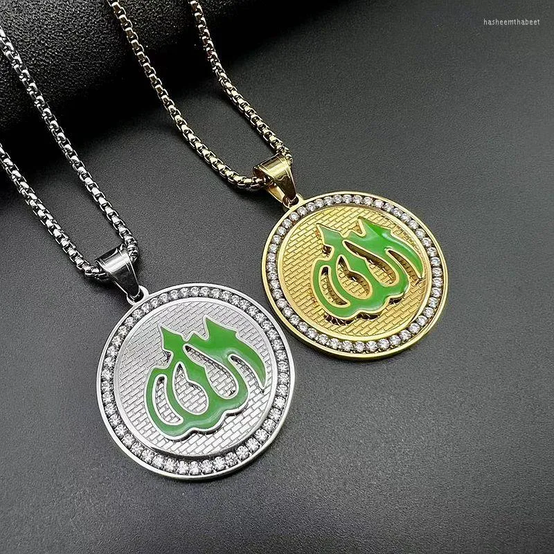 Pendentif Colliers En Acier Inoxydable Religieux Hommes Accessoires Couleur Préservant Plaqué Or Zircon Vert Vérité Symbole