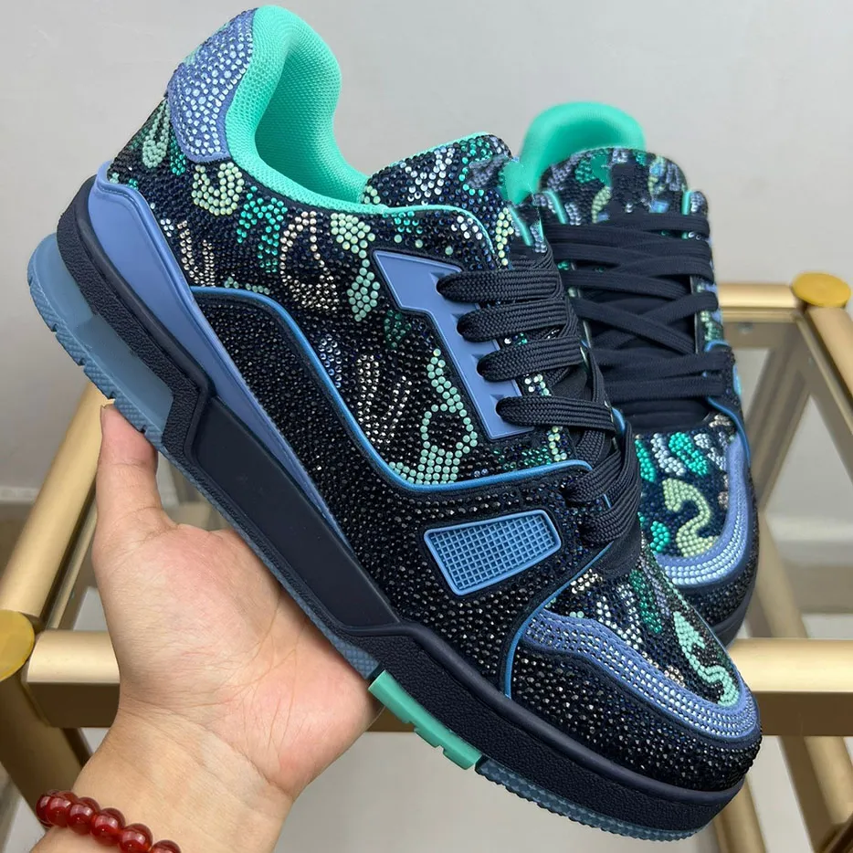 Sneakers firmate hotsell