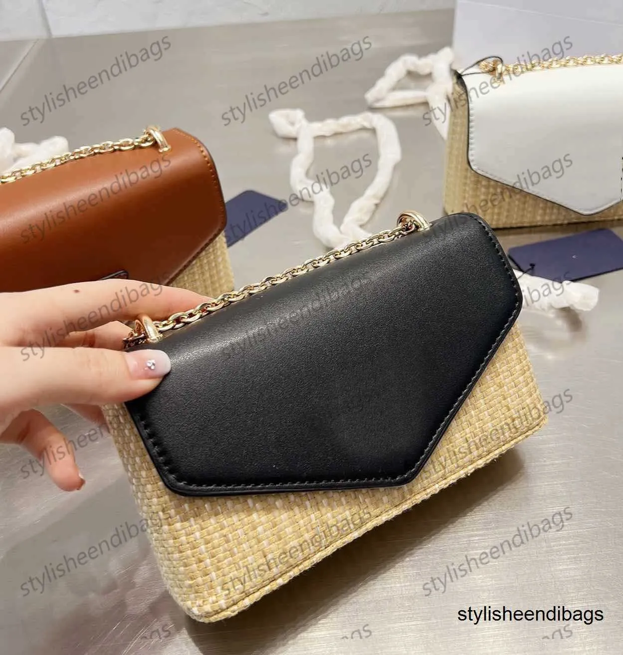 Vip Catalogo Wholesale Ladies Purses And Handbags 2023 New Bags Women Designer  Handbags Famous Brandspopular - China Wholesale Designer Handbags Famous  Brands $6.8 from Yiwu Chaopai Import And Export Co., Ltd. |  Globalsources.com