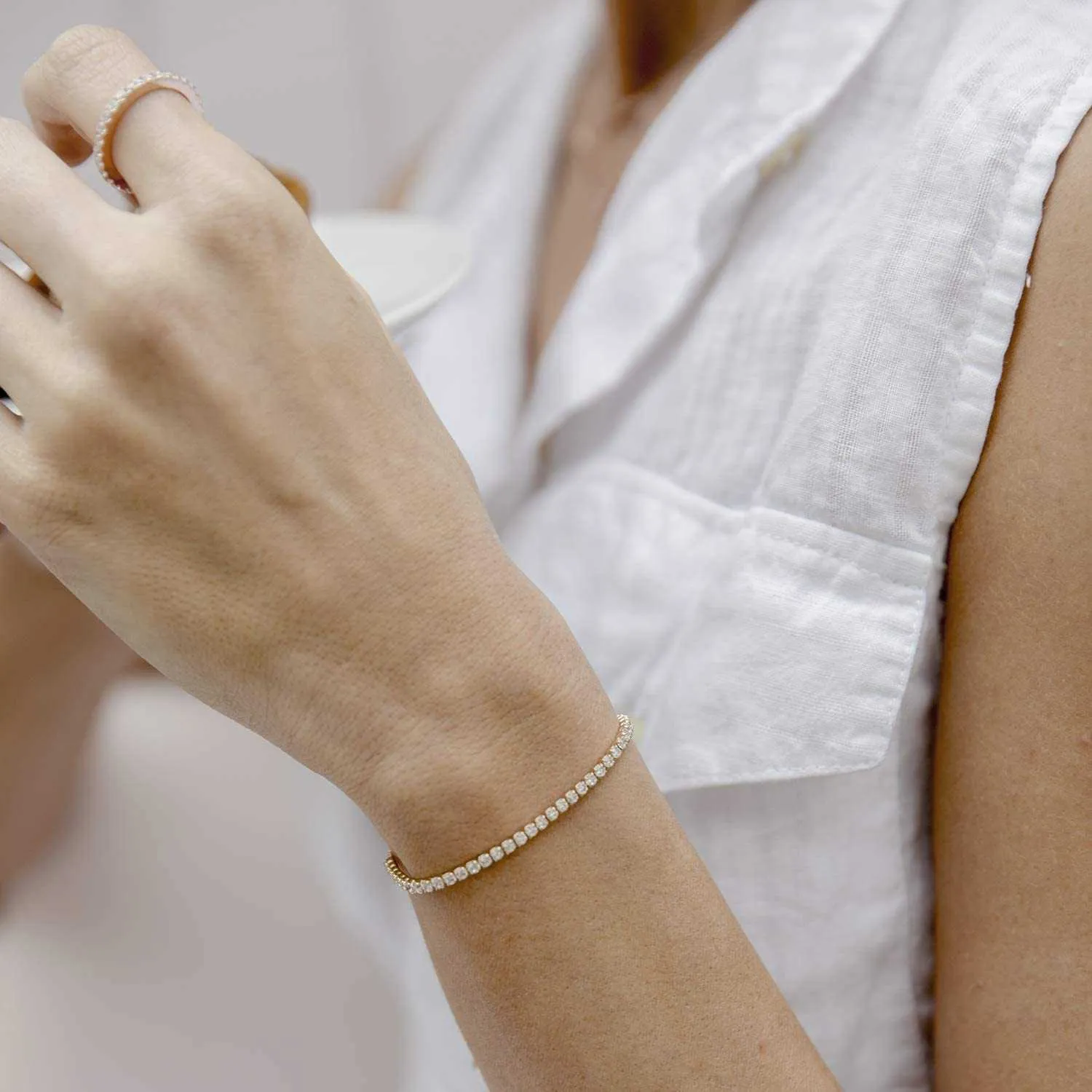 Pavoi bracelet top