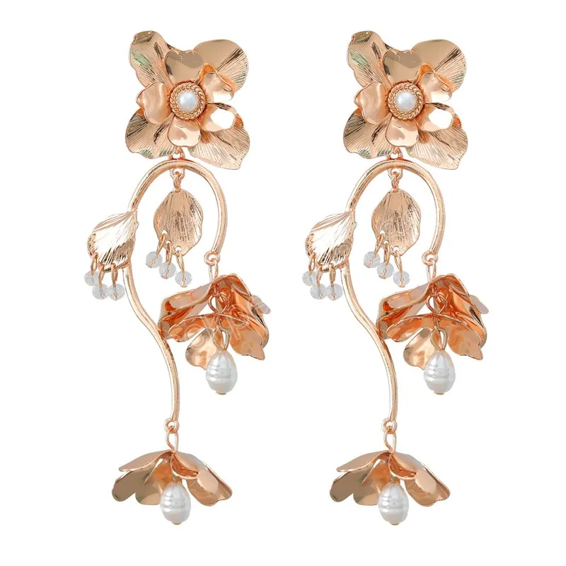 Boucles d'oreilles pendantes en forme de fleur ornées de perles pour les femmes en gros mode métal grandes boucles d'oreilles fleur bijoux accessoires