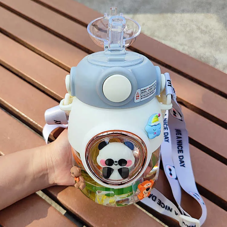 Canecas 820ml Cápsula espacial garrafas de água com palha de crianças fofas de grande capacidade Kawaii Cartoon Student School Travel Kids BPA Copa grátis Z0420