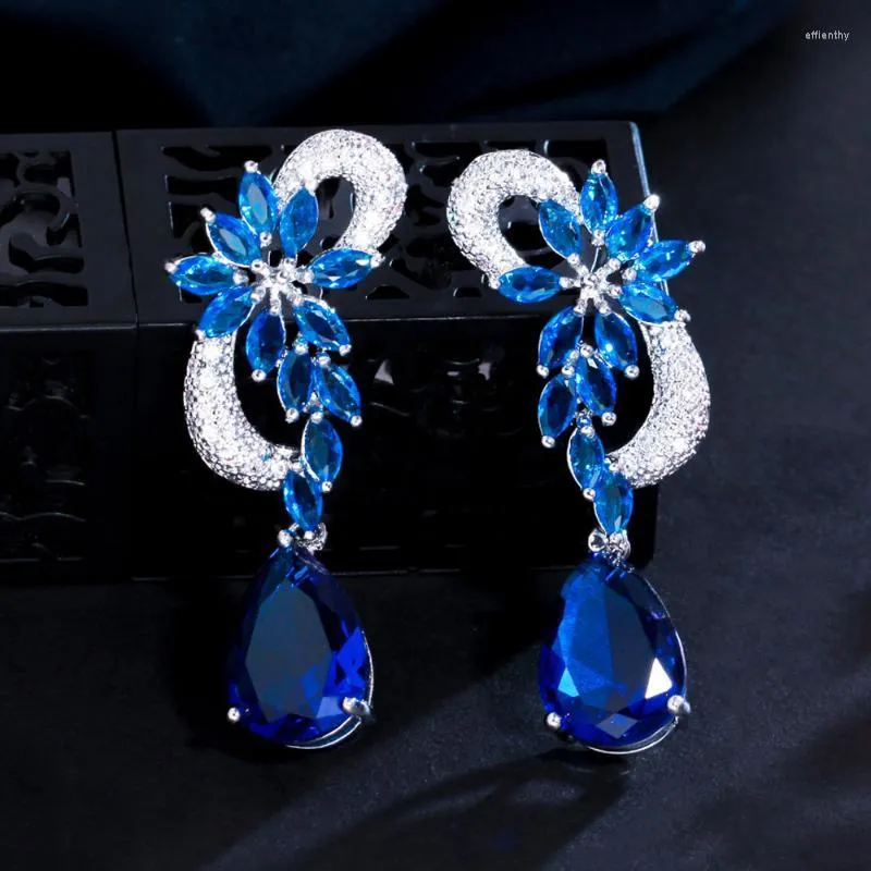 Boucles d'oreilles en peluche cwwzircons conception unique conception argenté couleur luxe de fleur de zircon cubique pierres longues bleu royal pour les femmes CZ234