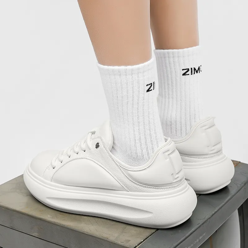 Scarpe da donna con plateau moda scarpe casual in vera pelle di vacchetta bianca pura sneakers unisex con fondo spesso e altezza crescente