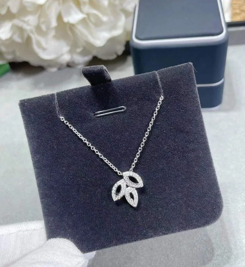 Pendant Necklaces Three Lotus Flower Necklace Women's Crystal Floral Shaped Charm Zircon Leaf Jewelry Clavicle Choker