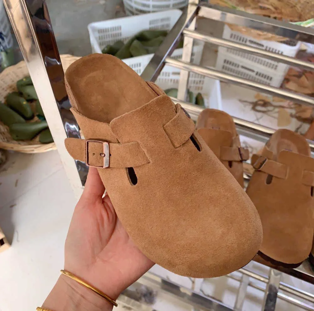 Kapcia Designer Boston Sandały Slajdy Birks Clogs Mężczyźni Kobiet Slipper Miękki wkładki zamszowe skórzane paski klamry Buty na zewnątrz kasztanki szare drewniane platformy Mule 53ES