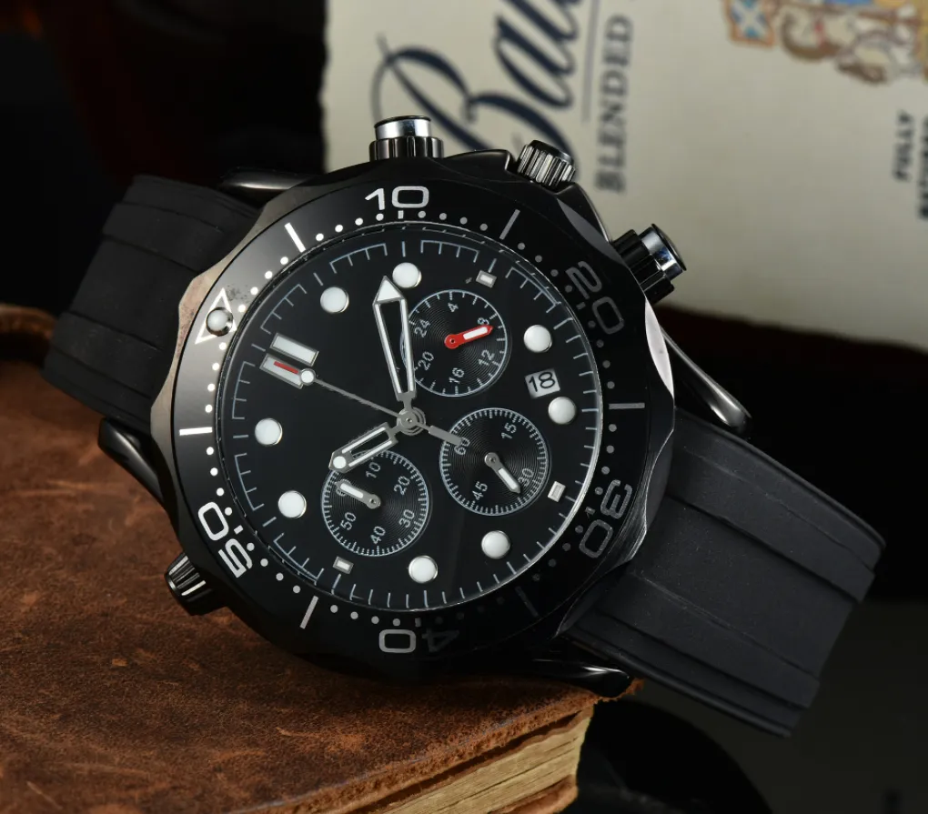2023 Мужские часы часы дизайнерские часы 42 -мм Quartz Movement Watch Резиновый ремешок спортивные наручные часы моды Montre de Luxe SS3321