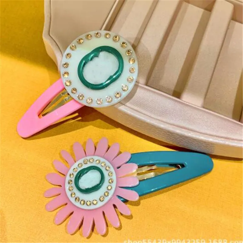 Designer Girl Hair Clips Sunflower Kids Haarspelden Retro Bronettes Ladies Simple Persoonlijkheid Luxe brief Haarclip Mode Haaraccessoires 2 Kleur