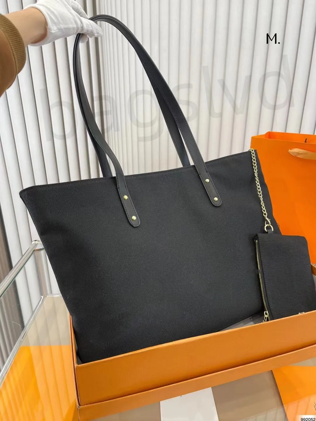 H and m beach bag top