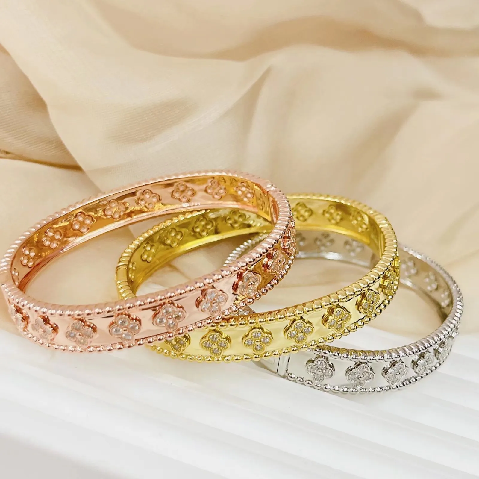 Luxury Fou Leaf Clover Bracelet Sweet Clovers Bangle For Women 18K Gold Plated Full Crystal Diamond Silver Braclets Valentine Party Designer Jewelry From 18 38 DHgate