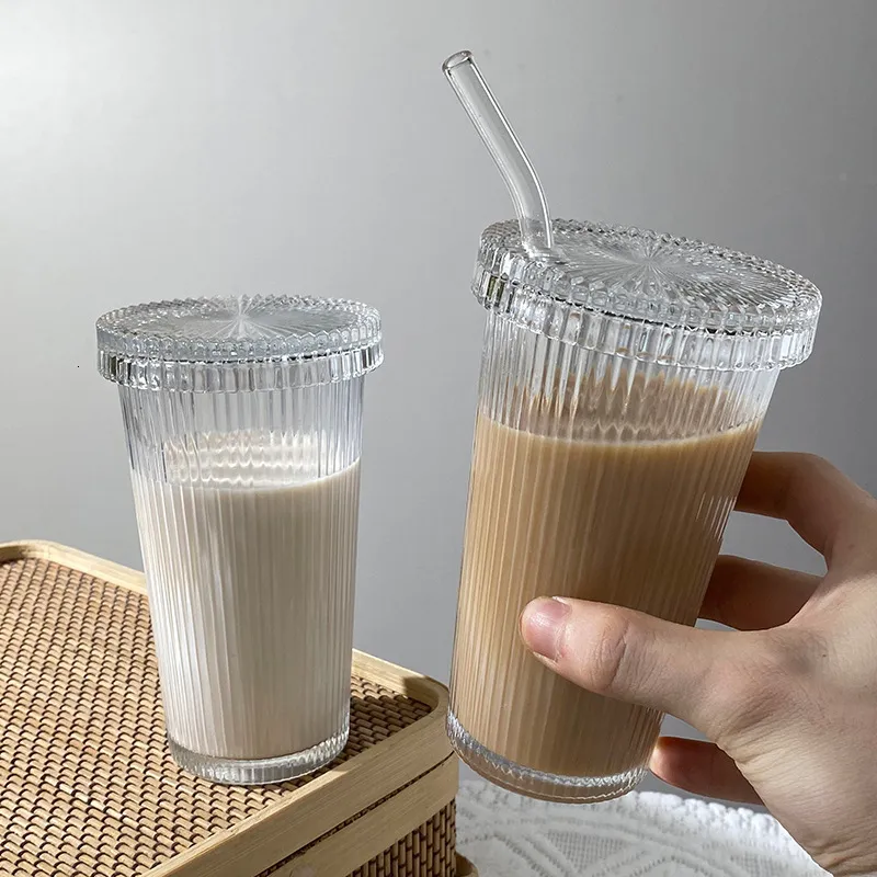 Botellas de agua Taza de vidrio con pajita de labios 375 ml Taza de rayas de estilo japonés Tazas de café con leche elegante con tapa Taza de té Boda Cocina Hogar Drinkware 230503