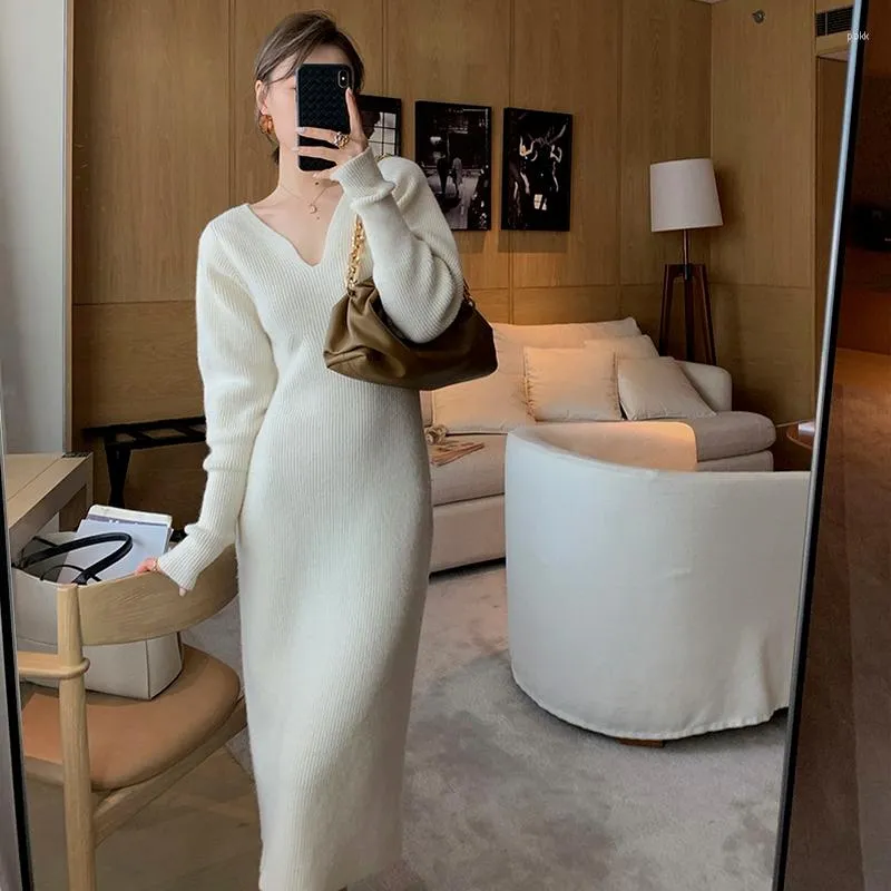 Robes décontractées hiver longue robe à tricoter femmes col en v concepteur manches moulante coréen bureau dame taille haute mince Vintage 2023