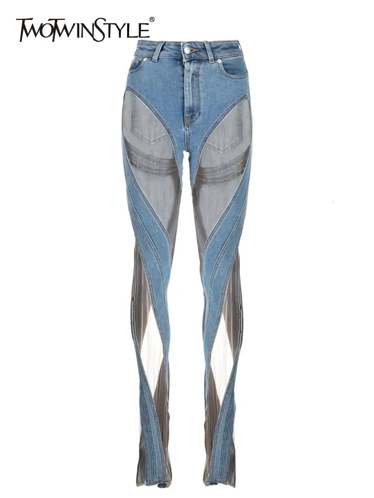 Jeans da donna TWOTWINSTYLE Streetwear Jeans larghi per donna Vita alta Tagliati Pantaloni in denim solido irregolare Stile di abbigliamento estivo femminile 230503
