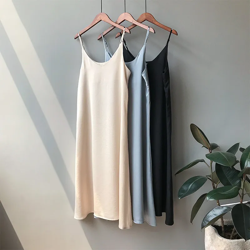 Casual Dresses Spring Summer Woman Tank Dress Casual Satin Sexig Camisole Elastic Female Home Beach Dresses Vneck Camis Sexig klänning 230503