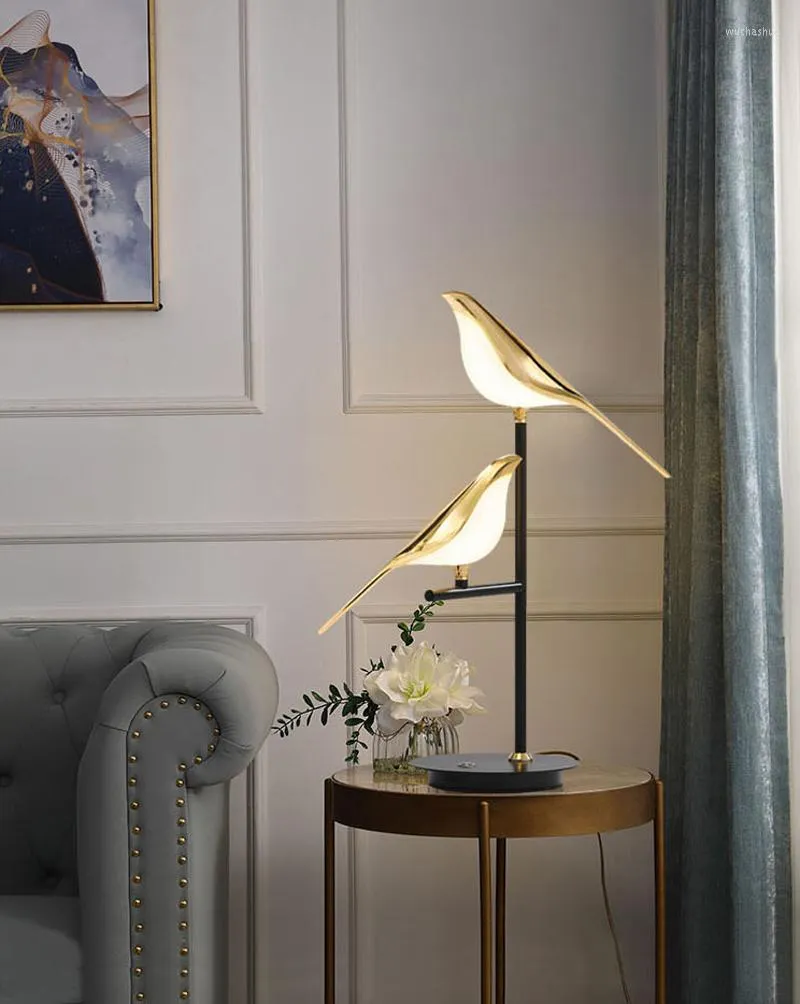 Lampade da tavolo Lampada moderna a LED per uccelli Rotazione di 360 gradi Foyer El Camera Apparecchi di illuminazione da comodino Apparecchi decorativi per la casa Novità