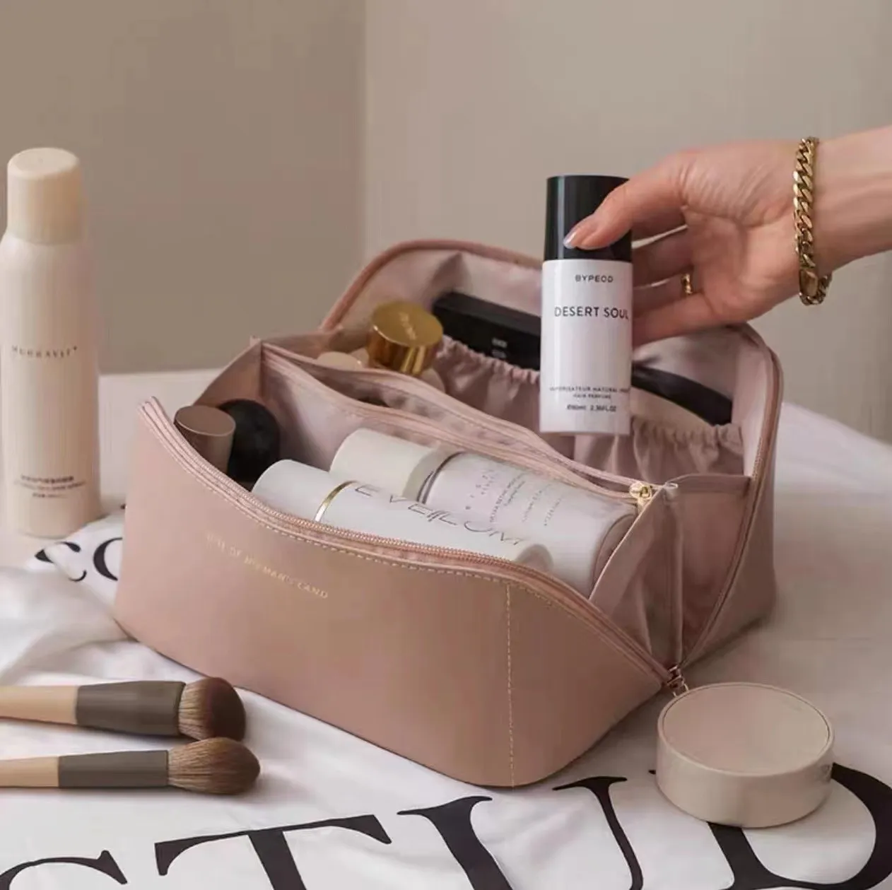 Makeup bag with lock discount