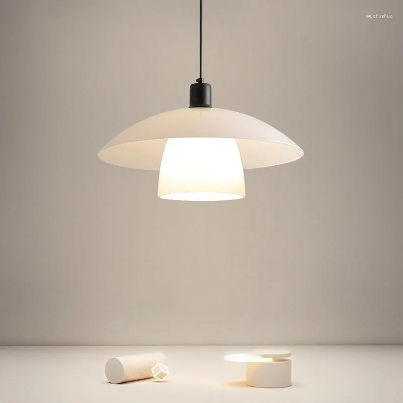 Lampes suspendues Minimal Master Bedroom Lampe de chevet Moderne Simple Salle à manger Étude Petit vent silencieux Design Sense