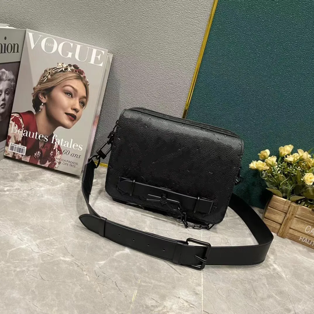 Manufacturers Direct: Fashionable Cross-Body Shoulder Bag from