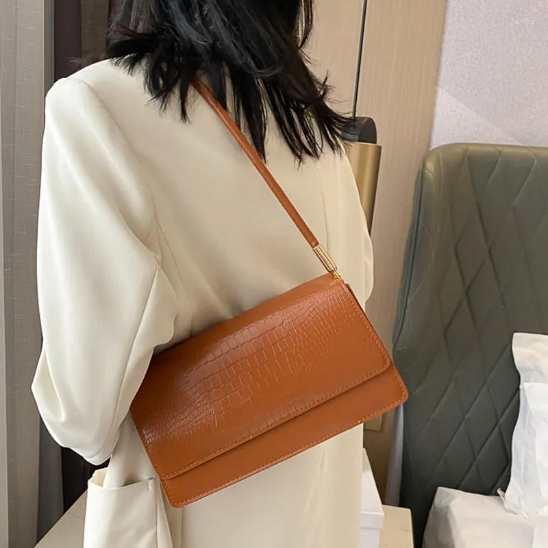Noble crossbody bag oriflame store