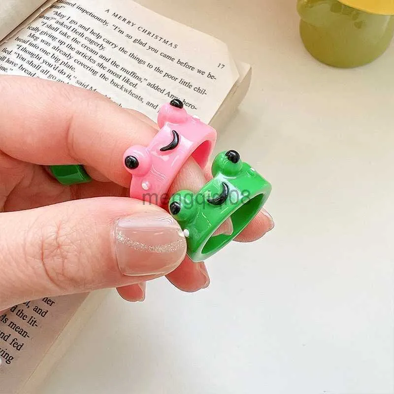 Couple outlet frog rings