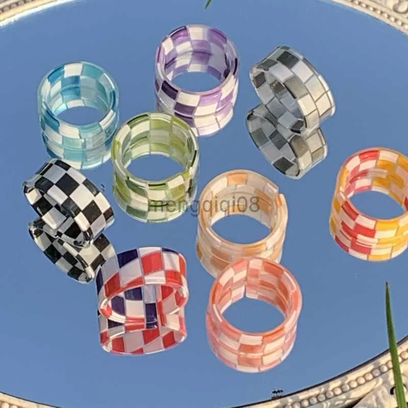 Pierścienie zespołowe nowe INS Creative Cute Schinging Plaid Otwarta żywica Pierścień Prosty szachownica geometryczna dla kobiet dziewczyny