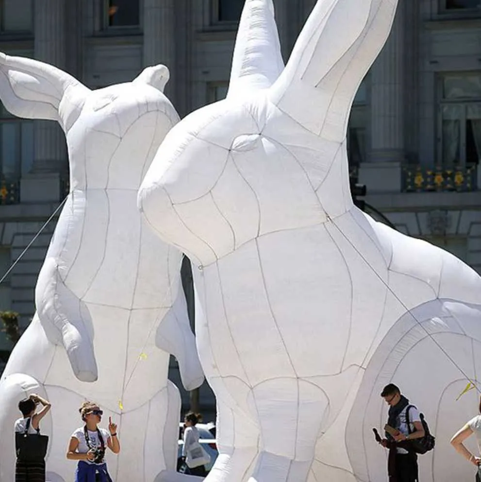 6m 거대 20 피트 팽창 식 토끼 부활절 토끼 모델은 전 세계의 공공 장소를 LED 조명으로 침입