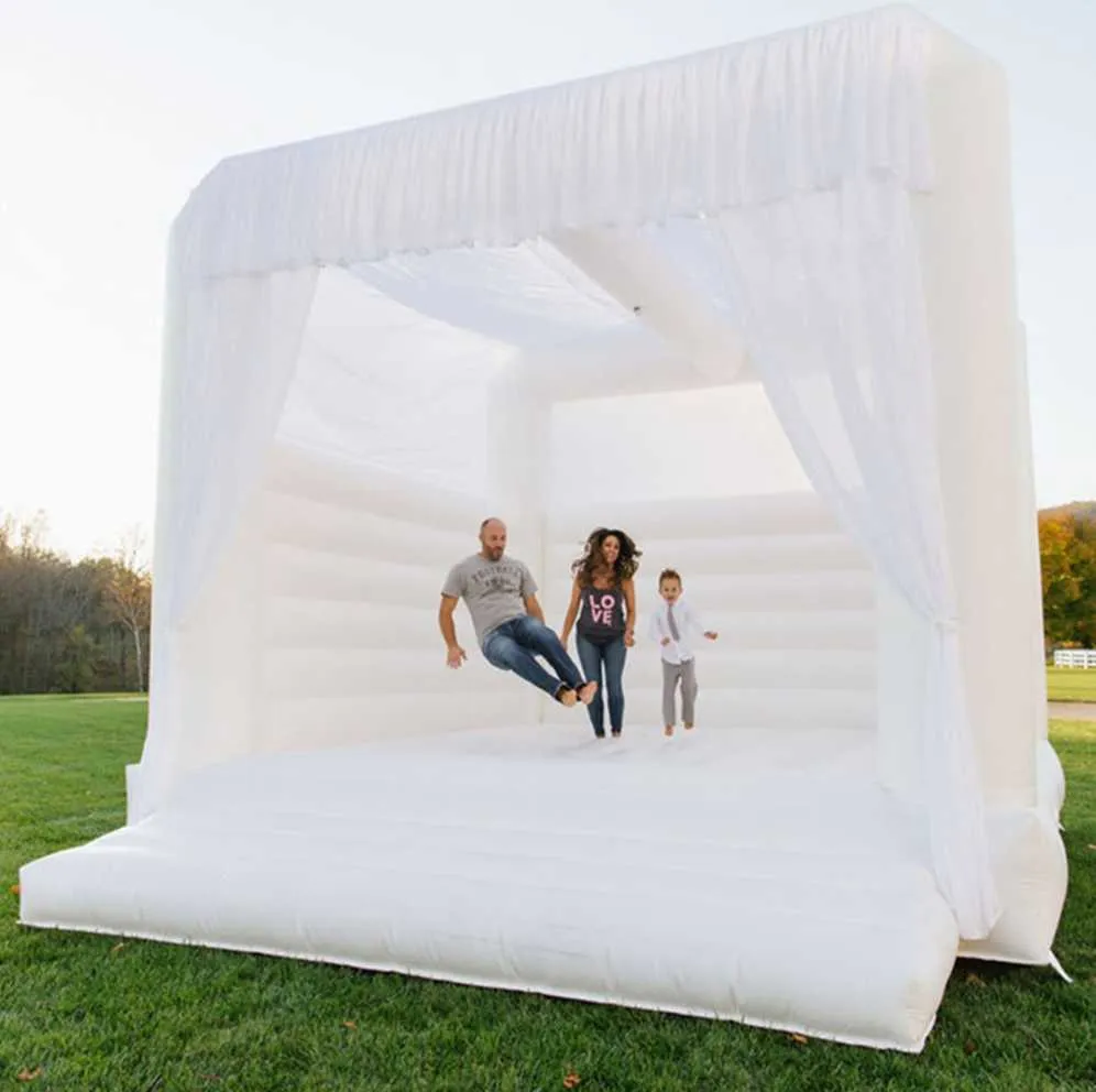 3x3m Livraison aérienne gratuite à porte Videur de mariage gonflable commercial ou résidentiel Tente de maison de château gonflable sautant blanc avec beau rideau