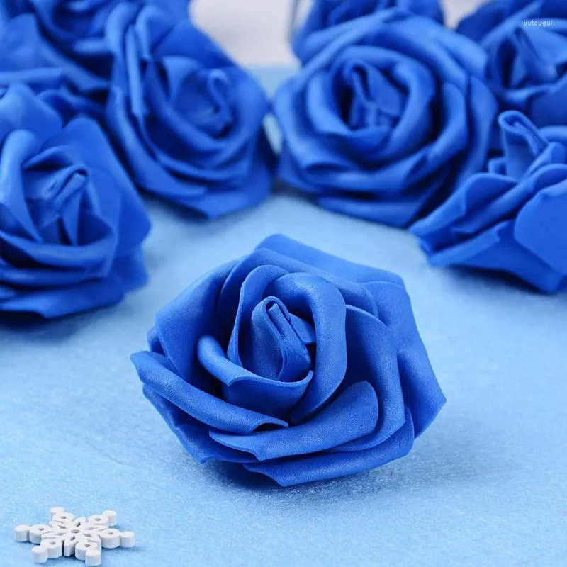 装飾的な花100 PCSミニ人工バラフローヘッド本物の象牙の白い青い泡の偽のバラDIYウェディングベビーシャワーのため