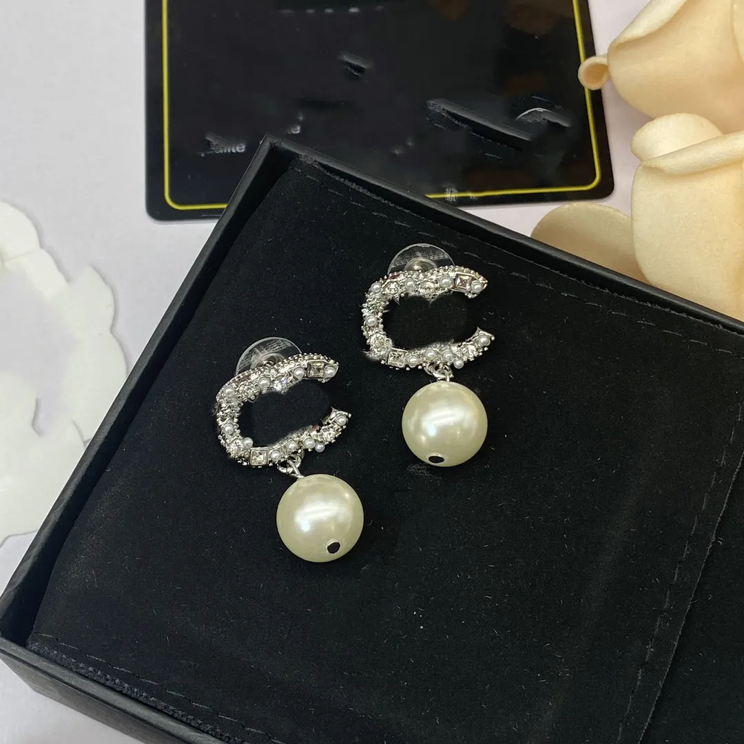 Clásico C Earing Carta Diseñador Moda CCity Stud Pendiente para dama Mujer Joyería de fiesta Pendientes de perlas de oro Compromiso de boda Mujer Regalo y6454