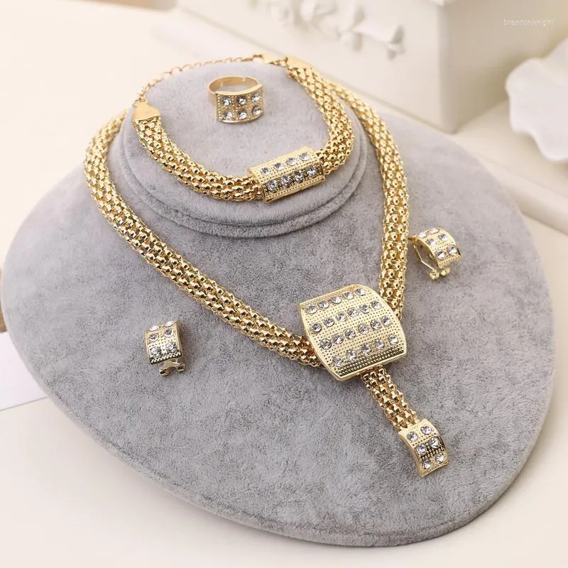 Halsbandörhängen Set Nigeria för kvinnor Afrika pärlor smycken Dubai Gold Plated Wedding Bridal Fashion Womens Accessories