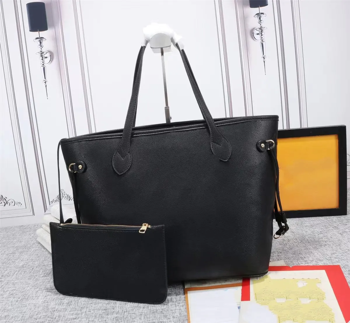 2023 Designer Luxury Shopping Bag Handbag Leather With A Small Hand