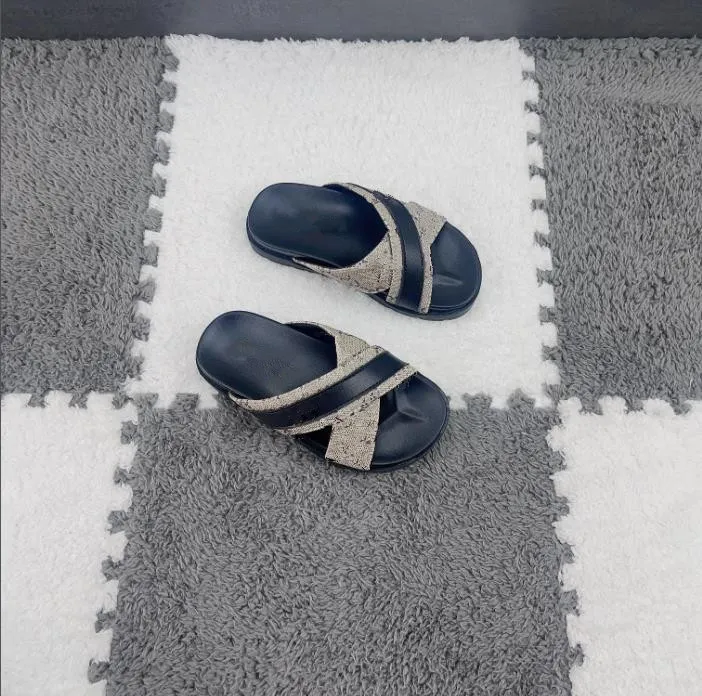 Boys Leather Sandals Summer 2024 Kids Designer Flip Flops with Ribbon Splicing Platform Unisex Sizes 26 35