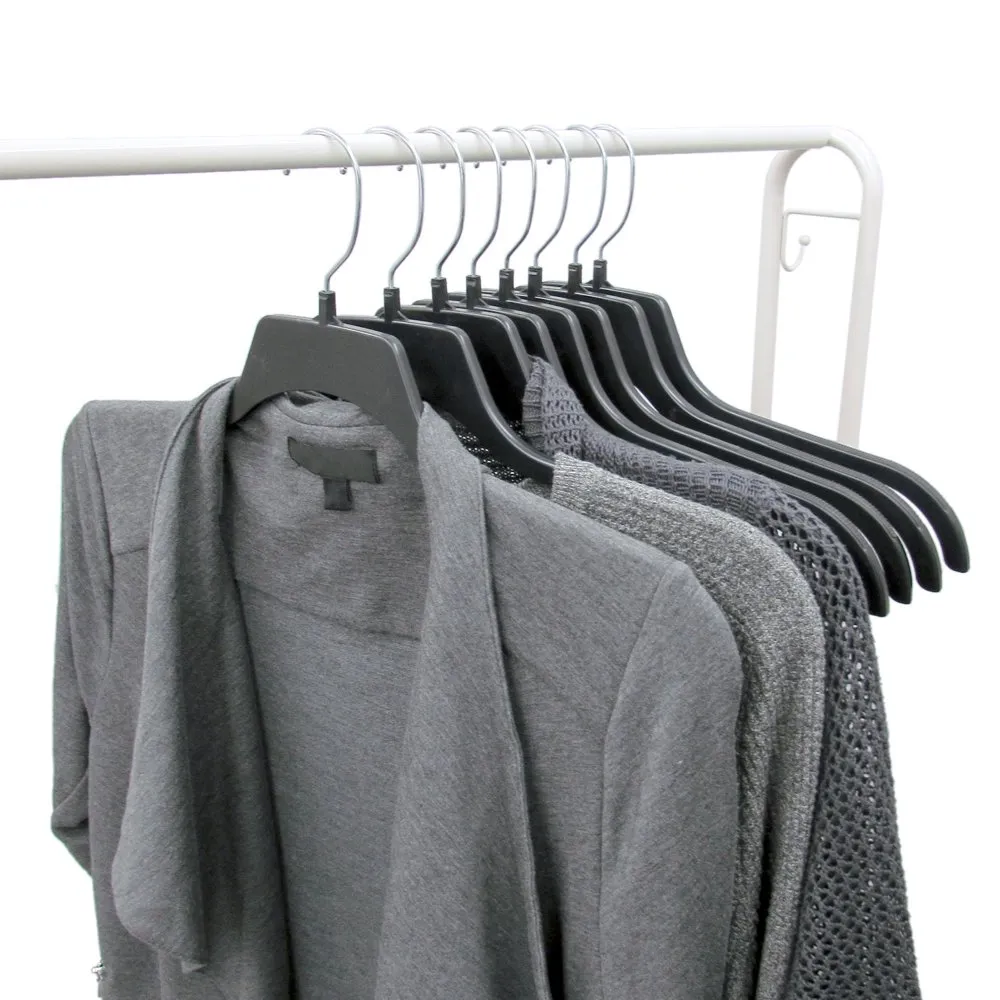 Cintres à vêtements antidérapants en plastique recyclé résistant noir avec crochets pivotants en métal poli, 19 pouces, paquet de 10