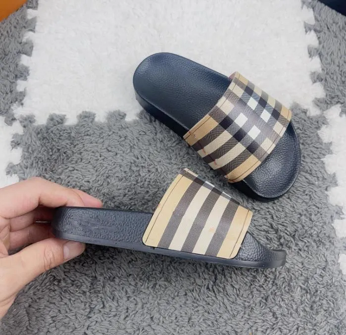 barn Tofflor Sandaler skor sommarsandal Läder barn småbarn klassiska designerskor Plattklack pojkar svart galler tofflor sko baby bekväm sko 26-35