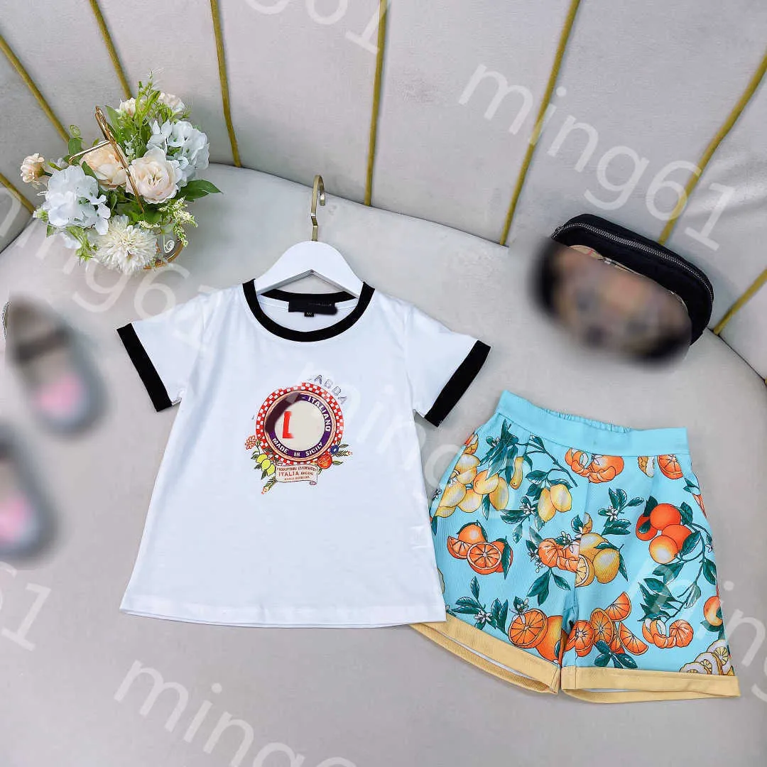 Camiseta para meninas 23ss Shorts terno para crianças roupas de grife conjunto para crianças Estampa de logotipo combinando com cores Camisetas de manga curta shorts estampados de frutas roupas de bebê de alta qualidade