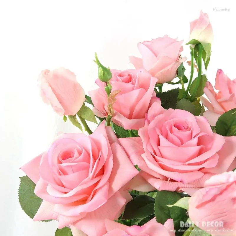 Kwiaty dekoracyjne Super wysoka symulacja prawdziwa dotyk 3 głowy sztuczna duża róży rąk nawilżająca ręka Feel LaTex Roses Bunch 6pcs