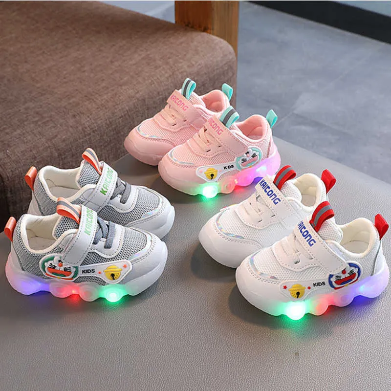 Atletische Outdoor Kid Shoes Children Sports Shoes 2023 Lente/zomer Nieuwe jongens/Girls LED Licht Licht Casual schoenen Zachte zool kleine witte schoenen Zapatillas AA230503