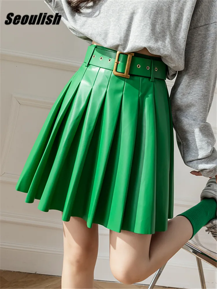 Jupes Seoulish vert Faux cuir PU plissé jupes pour femmes avec ceinture taille haute Sexy Mini jupes femme automne hiver 230504