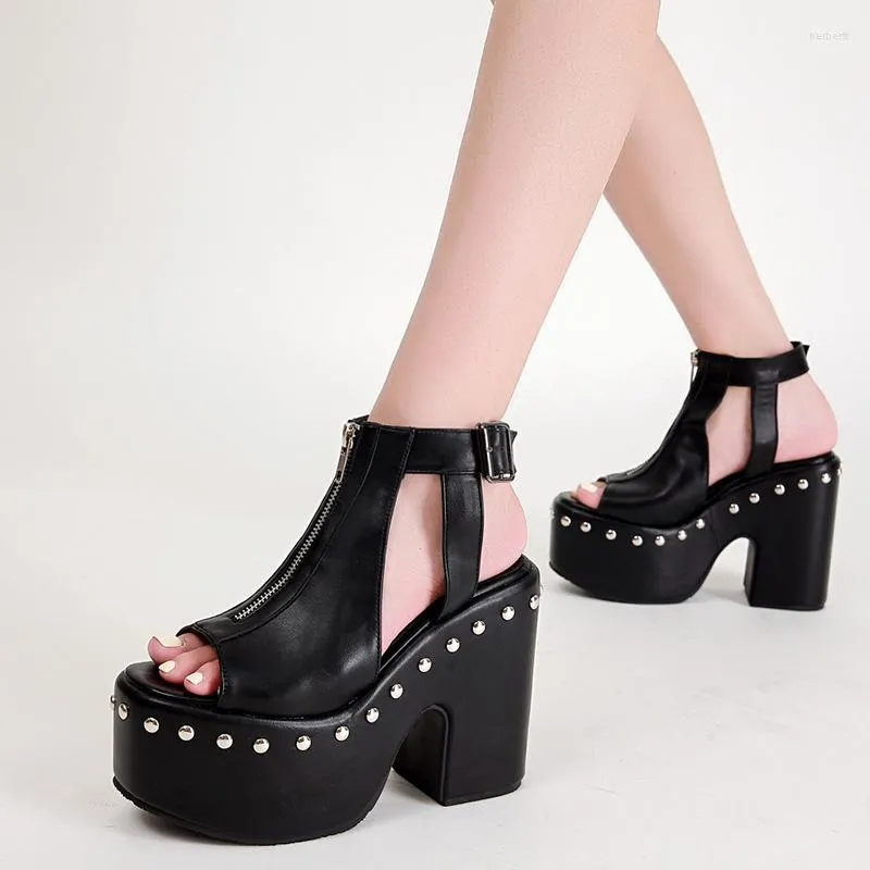 Sandales été plate-forme femmes mode talon épais Peep orteil à talons hauts noir rétro Rivet Goth Punk chaussures grande taille 42 43