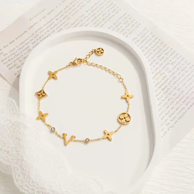 Luxury bracelets designer for women chain bracelet designer elegant gold and silver Bracelet fashion womens letter pendant wedding Letter logo v special design