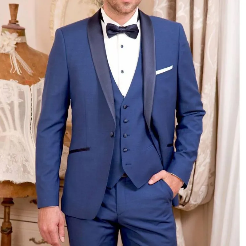 New Blue Wedding Groomsmen Smoking per lo sposo Indossare Scialle Risvolto Business Party Abiti da uomo Custom Made 3 pezzi Giacca Gilet Pantalone